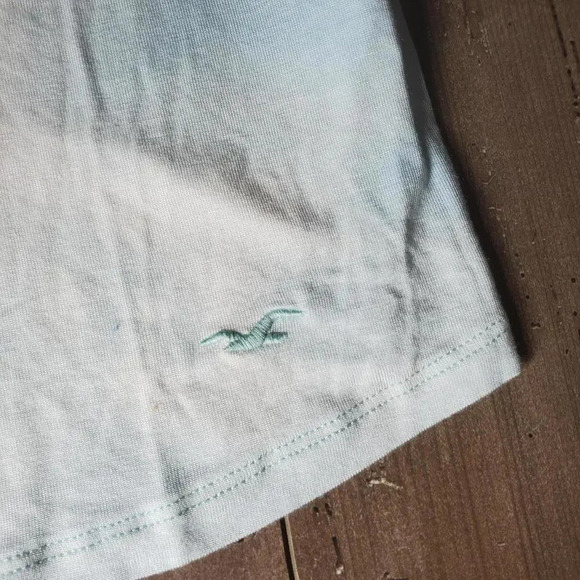 Hollister Must-Have Collection Blue Tie-Dye V-Neck Tee Size Small - Picture 8 of 11